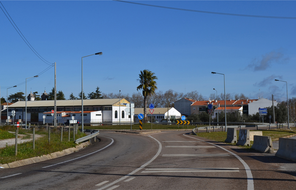 New entrance, roundabout and road connection / © 