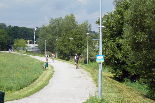 Regional bike lane along the Traisen River